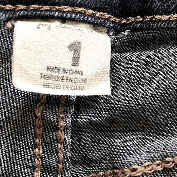 •LONDON 90’s VINTAGE, Low Rise Jean Shorts - Picture 9 of 12